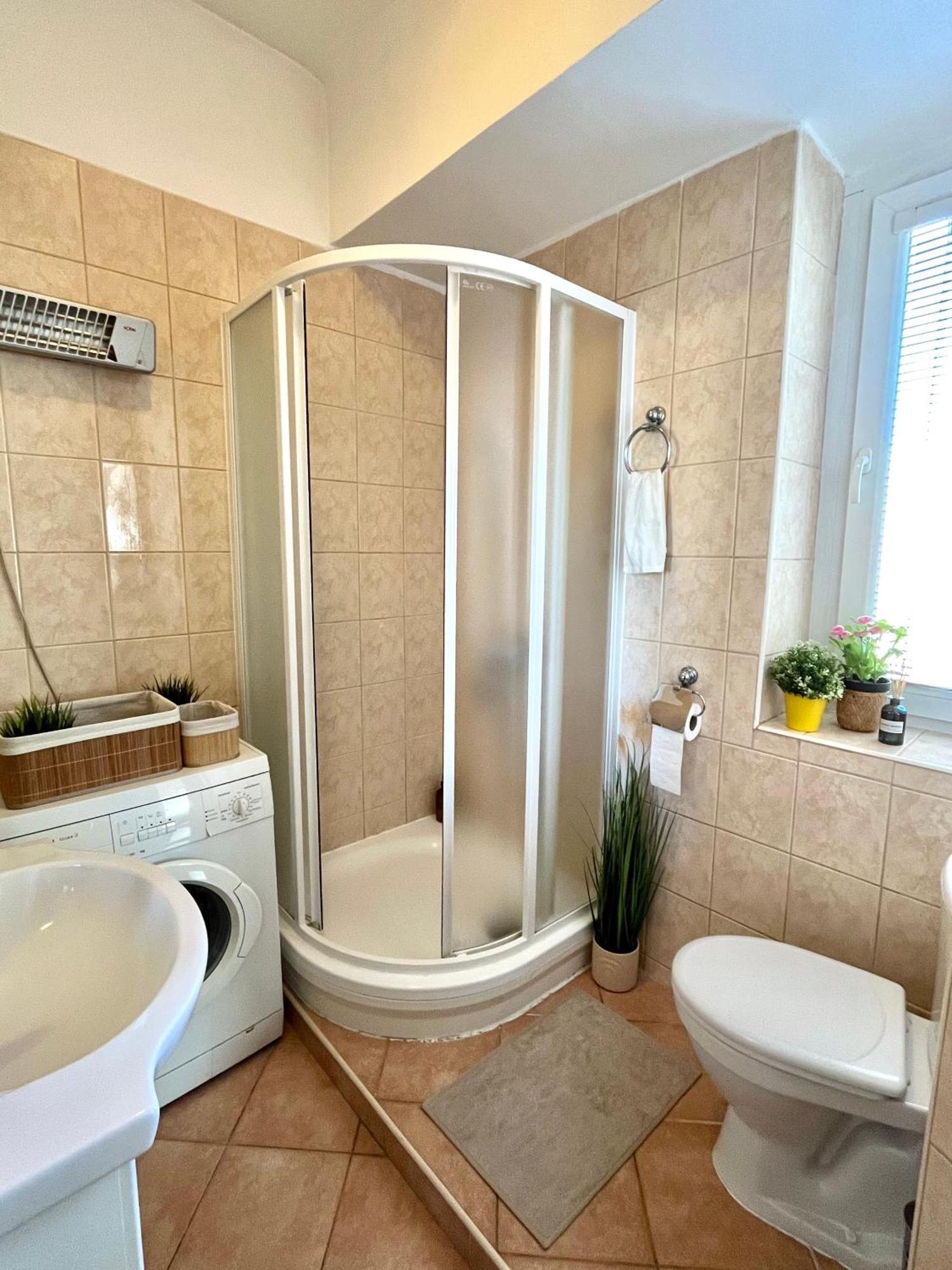Apartment Caroline - Old Town, Ac Bratislava Exteriör bild