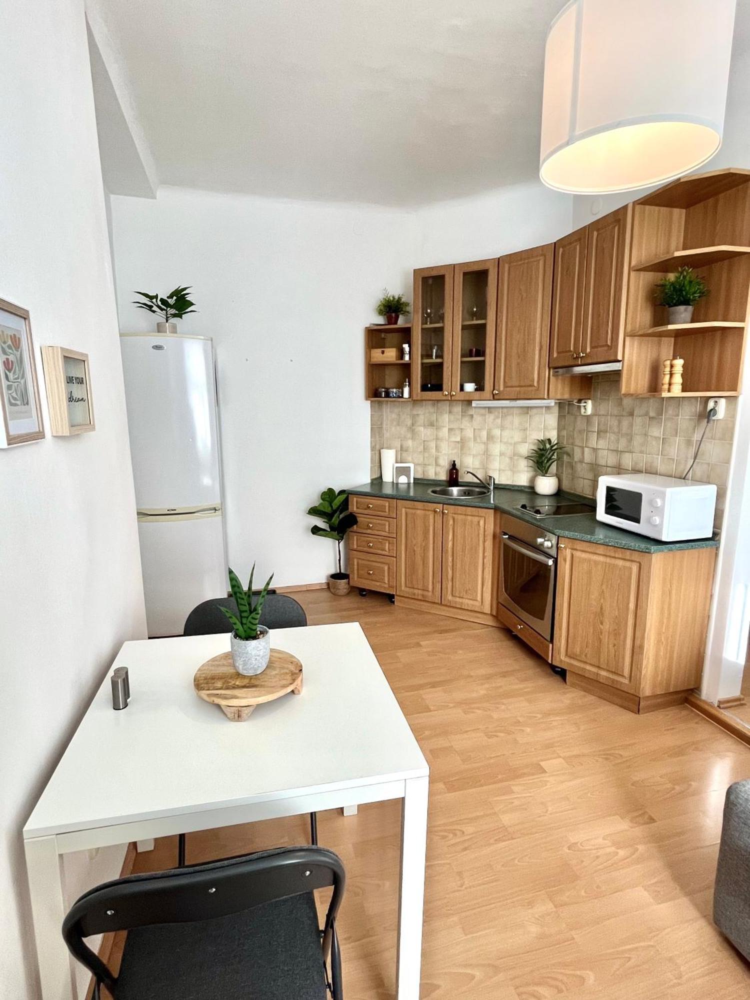 Apartment Caroline - Old Town, Ac Bratislava Exteriör bild