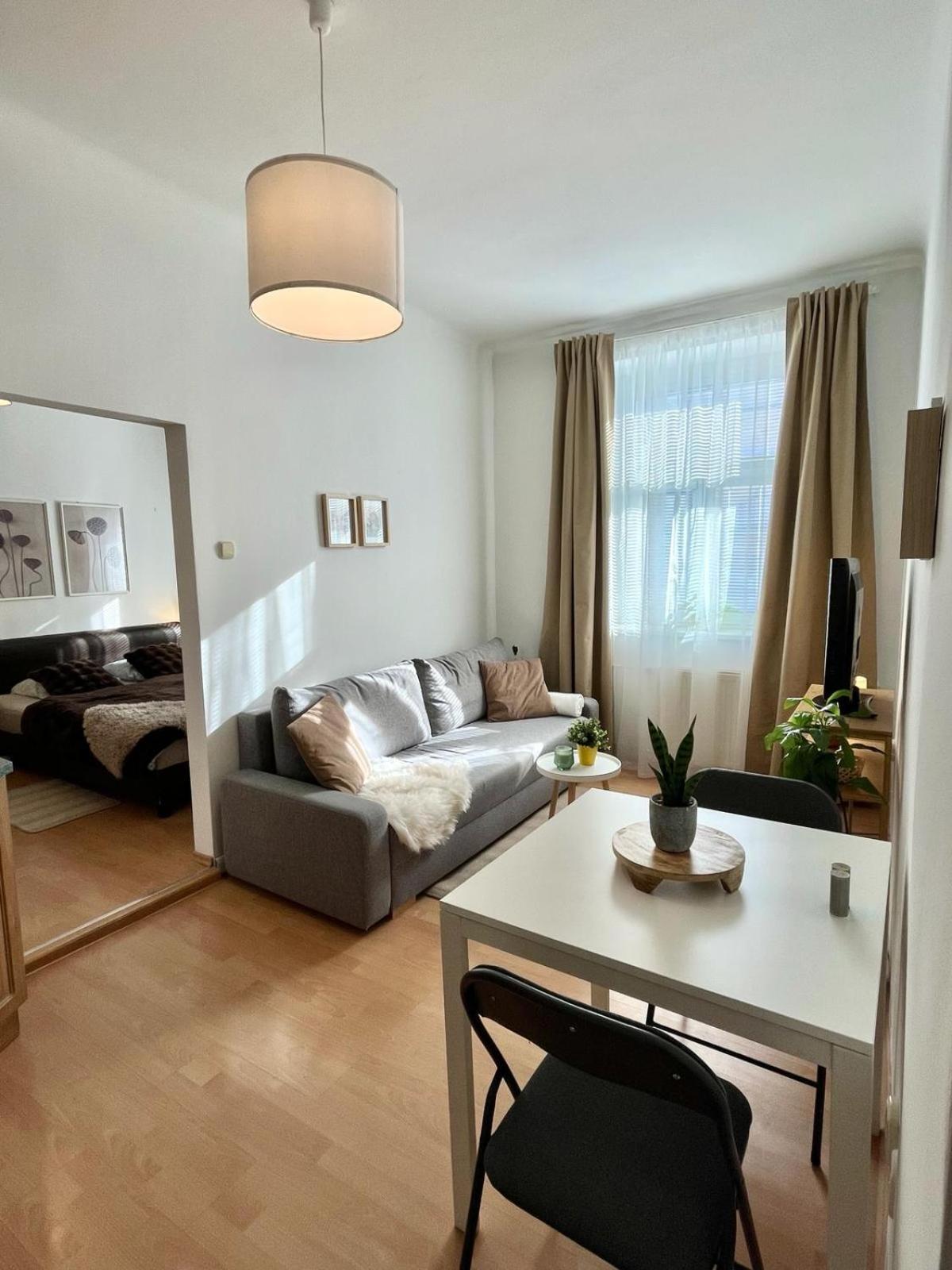 Apartment Caroline - Old Town, Ac Bratislava Exteriör bild